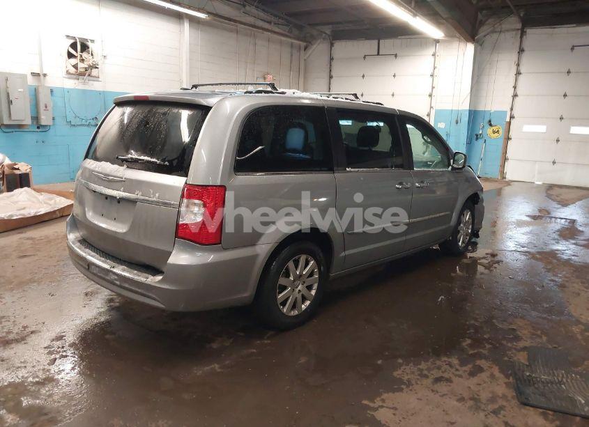 Photo 4 of 2016 Chrysler Town & COUNTRY TOURING (VIN 2C4RC1BG4GR175530)