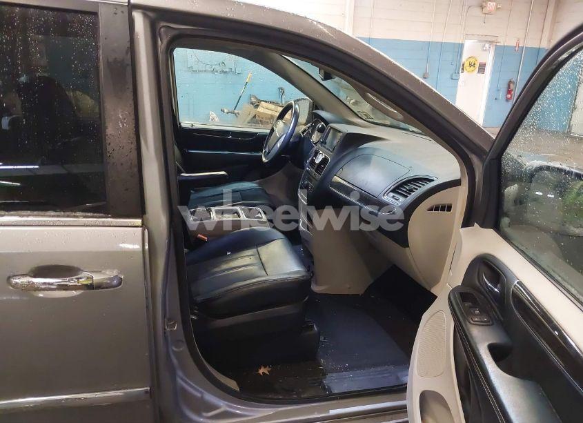 Photo 5 of 2016 Chrysler Town & COUNTRY TOURING (VIN 2C4RC1BG4GR175530)