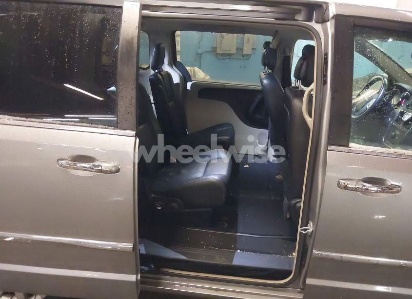 Photo 8 of 2016 Chrysler Town & COUNTRY TOURING (VIN 2C4RC1BG4GR175530)