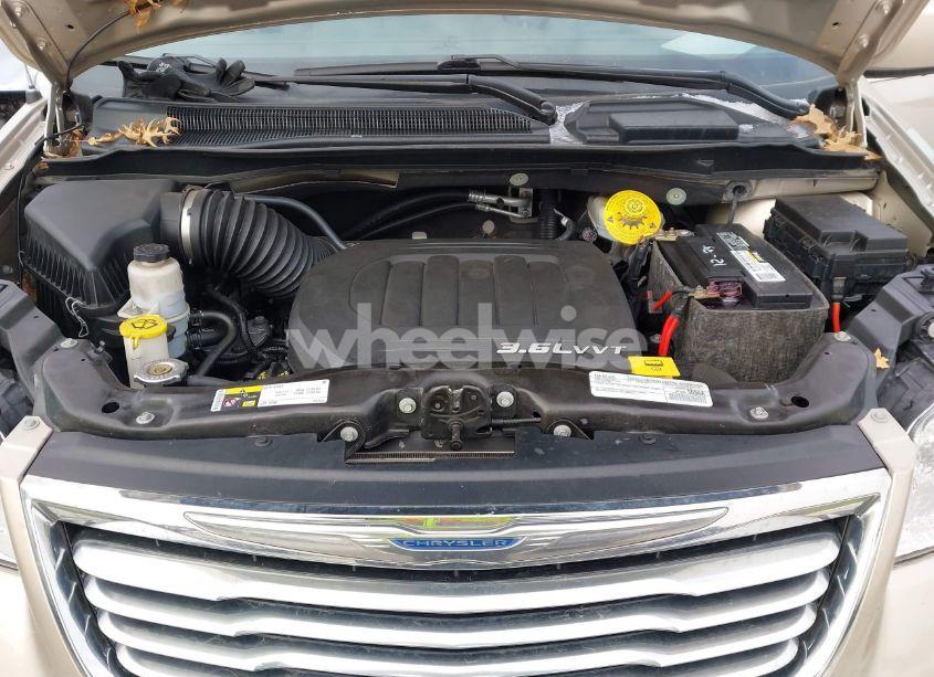 Photo 10 of 2016 Chrysler Town & COUNTRY TOURING (VIN 2C4RC1BG4GR175785)