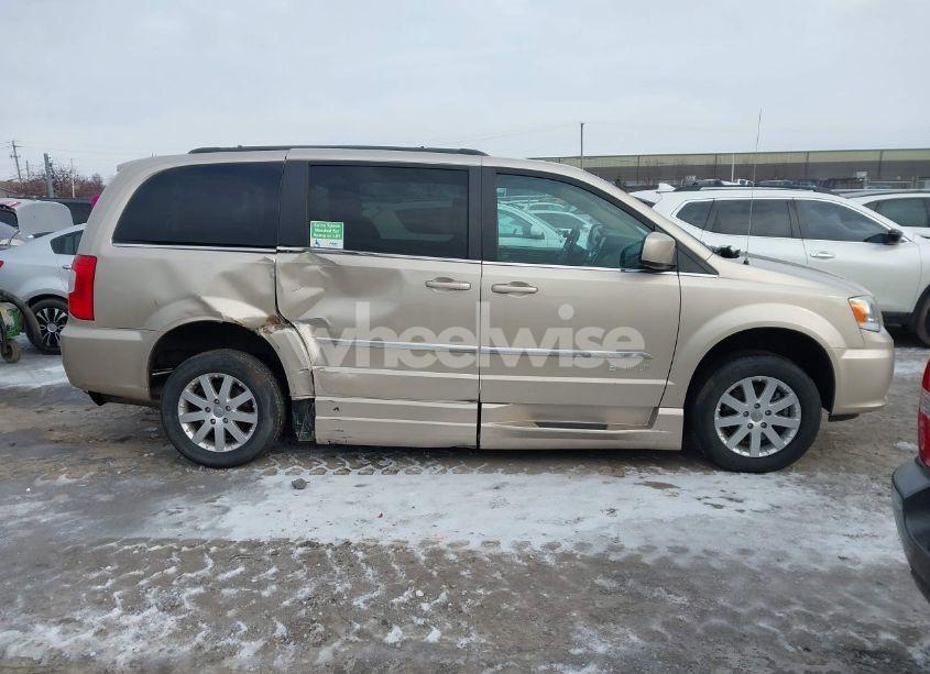 Photo 13 of 2016 Chrysler Town & COUNTRY TOURING (VIN 2C4RC1BG4GR175785)