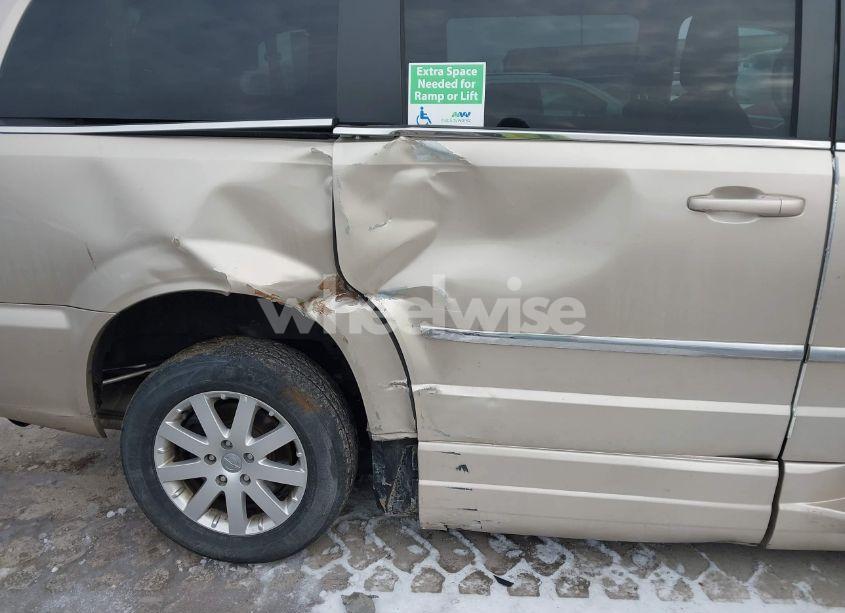 Photo 6 of 2016 Chrysler Town & COUNTRY TOURING (VIN 2C4RC1BG4GR175785)