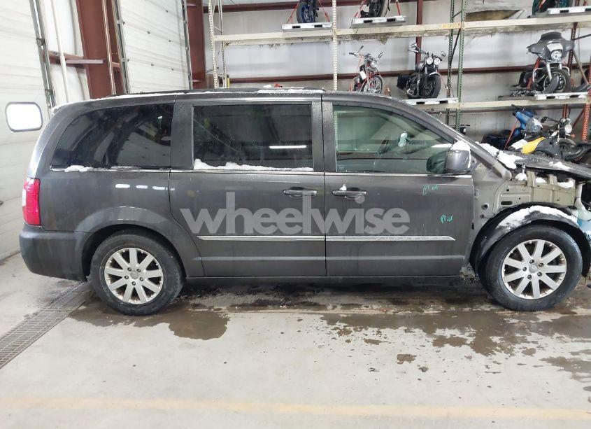 Photo 13 of 2016 Chrysler Town & COUNTRY TOURING (VIN 2C4RC1BG4GR199584)