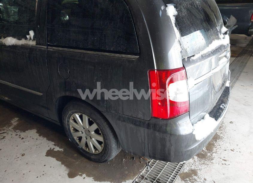 Photo 3 of 2016 Chrysler Town & COUNTRY TOURING (VIN 2C4RC1BG4GR199584)