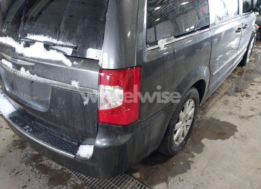 Photo 4 of 2016 Chrysler Town & COUNTRY TOURING (VIN 2C4RC1BG4GR199584)