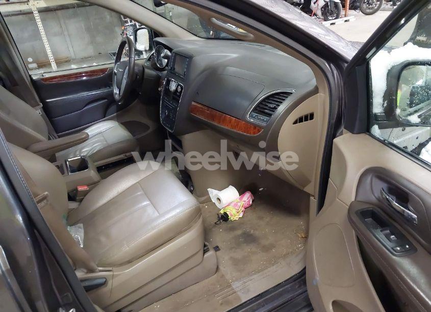 Photo 5 of 2016 Chrysler Town & COUNTRY TOURING (VIN 2C4RC1BG4GR199584)