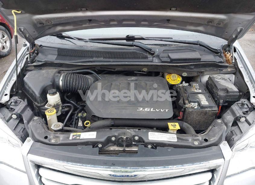 Photo 10 of 2016 Chrysler Town & COUNTRY TOURING (VIN 2C4RC1BG4GR292654)