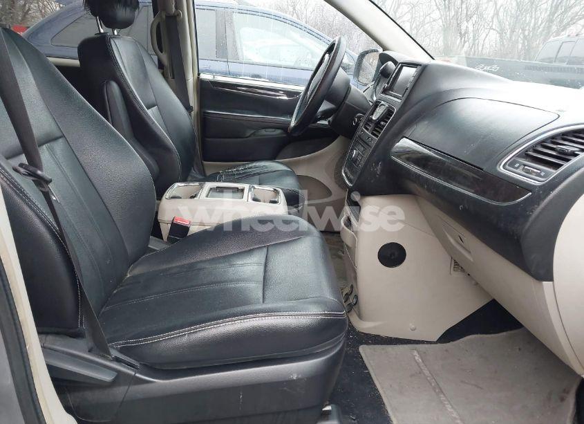 Photo 5 of 2016 Chrysler Town & COUNTRY TOURING (VIN 2C4RC1BG4GR292654)