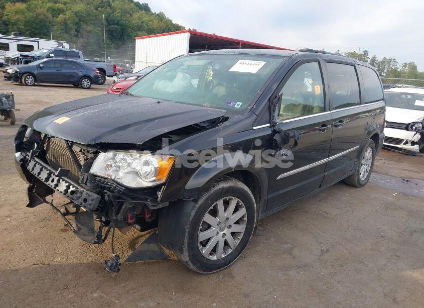 Photo 2 of 2016 Chrysler Town & COUNTRY TOURING (VIN 2C4RC1BG4GR293092)