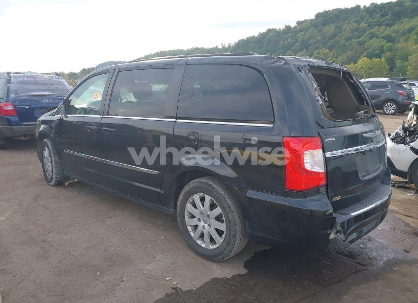 Photo 3 of 2016 Chrysler Town & COUNTRY TOURING (VIN 2C4RC1BG4GR293092)