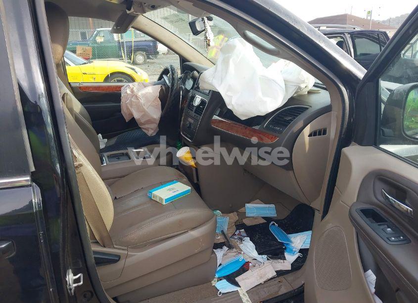 Photo 5 of 2016 Chrysler Town & COUNTRY TOURING (VIN 2C4RC1BG4GR293092)