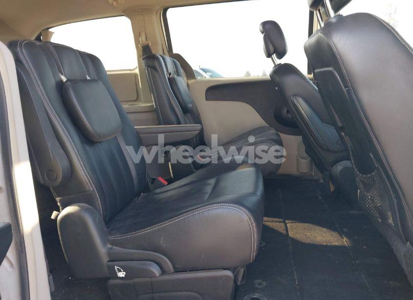 Photo 8 of 2016 Chrysler Town & COUNTRY TOURING (VIN 2C4RC1BG4GR299183)