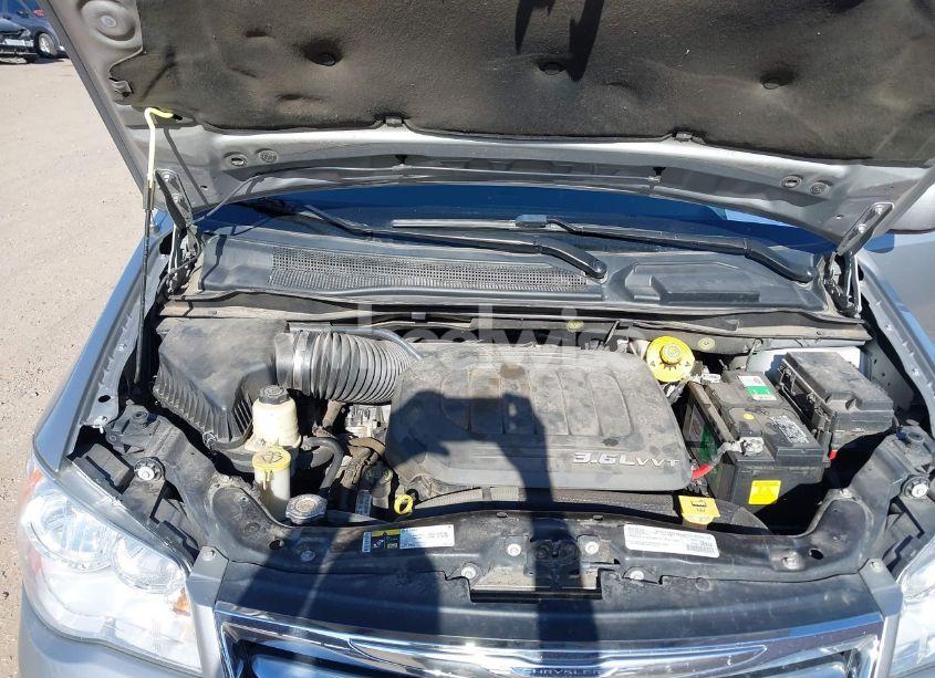 Photo 10 of 2016 Chrysler Town & COUNTRY TOURING (VIN 2C4RC1BG4GR300591)