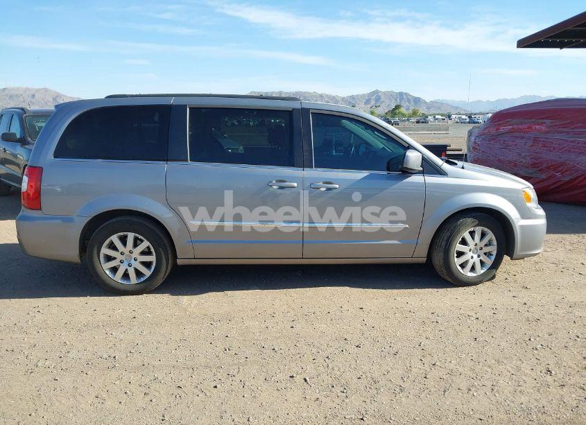 Photo 12 of 2016 Chrysler Town & COUNTRY TOURING (VIN 2C4RC1BG4GR300591)