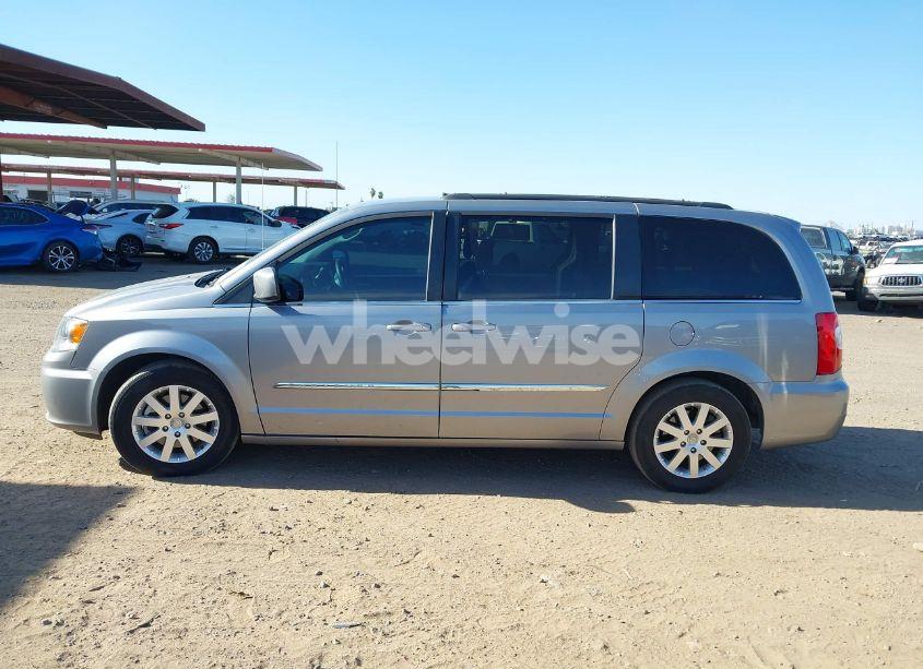 Photo 13 of 2016 Chrysler Town & COUNTRY TOURING (VIN 2C4RC1BG4GR300591)