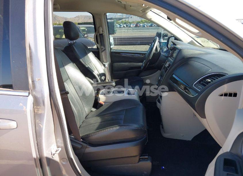 Photo 5 of 2016 Chrysler Town & COUNTRY TOURING (VIN 2C4RC1BG4GR300591)