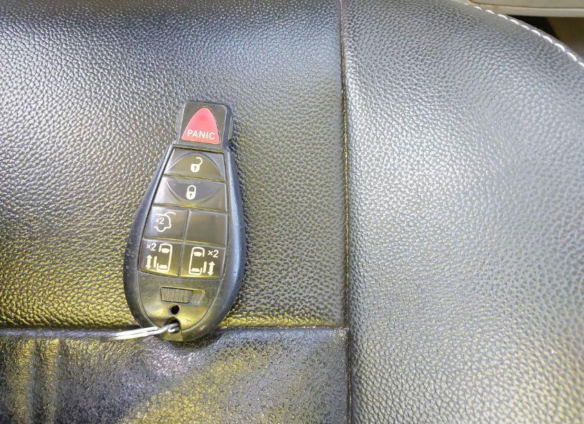 Photo 11 of 2016 Chrysler Town & COUNTRY TOURING (VIN 2C4RC1BG4GR300638)