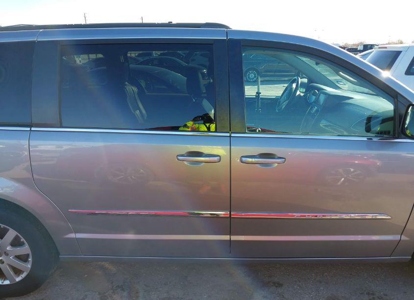 Photo 13 of 2016 Chrysler Town & COUNTRY TOURING (VIN 2C4RC1BG4GR300638)