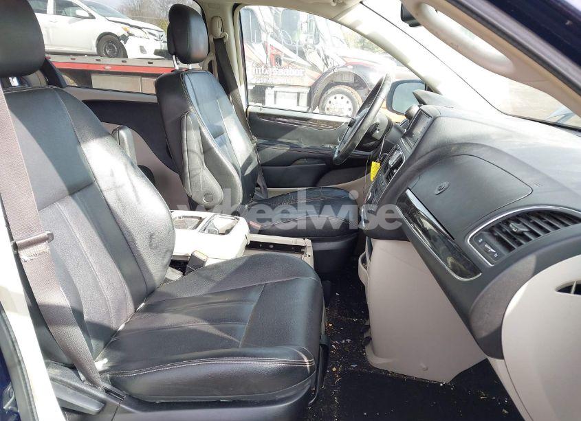 Photo 5 of 2016 Chrysler Town & COUNTRY TOURING (VIN 2C4RC1BG4GR301191)