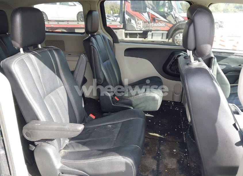 Photo 8 of 2016 Chrysler Town & COUNTRY TOURING (VIN 2C4RC1BG4GR301191)