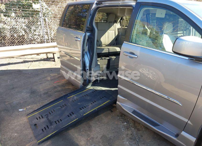 Photo 13 of 2016 Chrysler Town & COUNTRY TOURING (VIN 2C4RC1BG4GR303278)