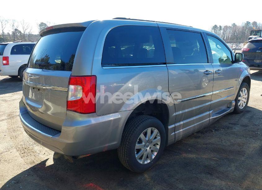 Photo 4 of 2016 Chrysler Town & COUNTRY TOURING (VIN 2C4RC1BG4GR303278)