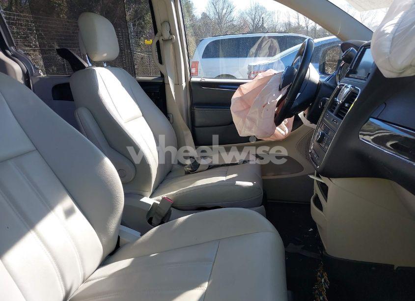 Photo 5 of 2016 Chrysler Town & COUNTRY TOURING (VIN 2C4RC1BG4GR303278)