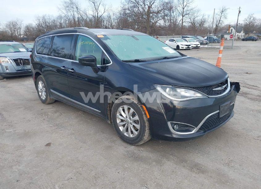 2017 Chrysler Pacifica TOURING-L (VIN 2C4RC1BG4HR507757) main photo