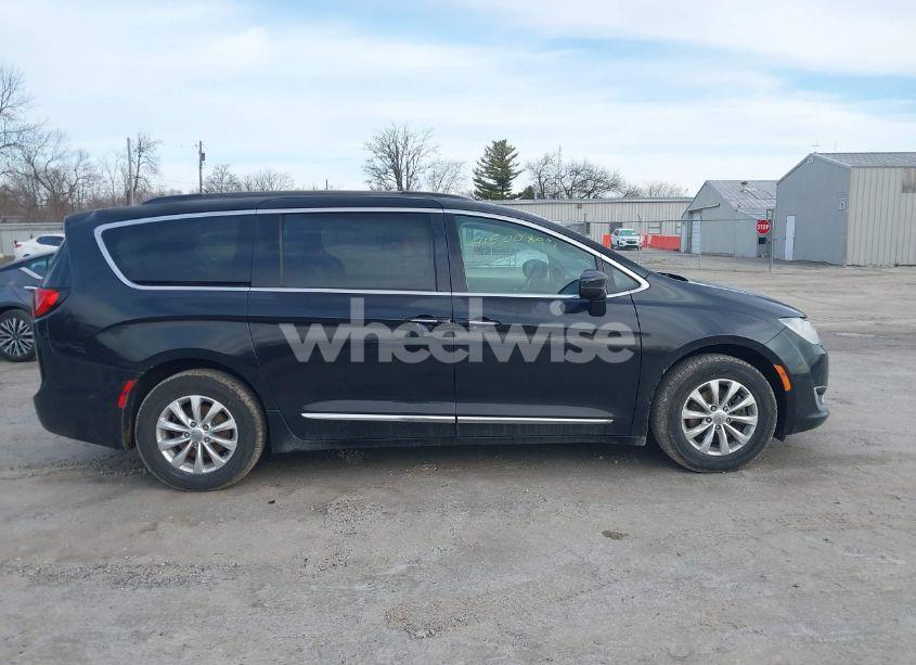 Photo 13 of 2017 Chrysler Pacifica TOURING-L (VIN 2C4RC1BG4HR507757)