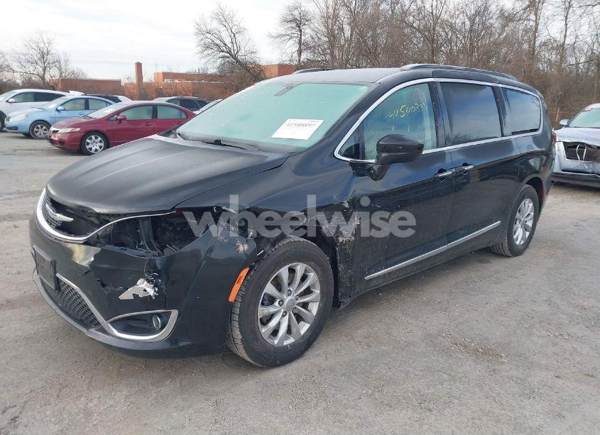 Photo 2 of 2017 Chrysler Pacifica TOURING-L (VIN 2C4RC1BG4HR507757)