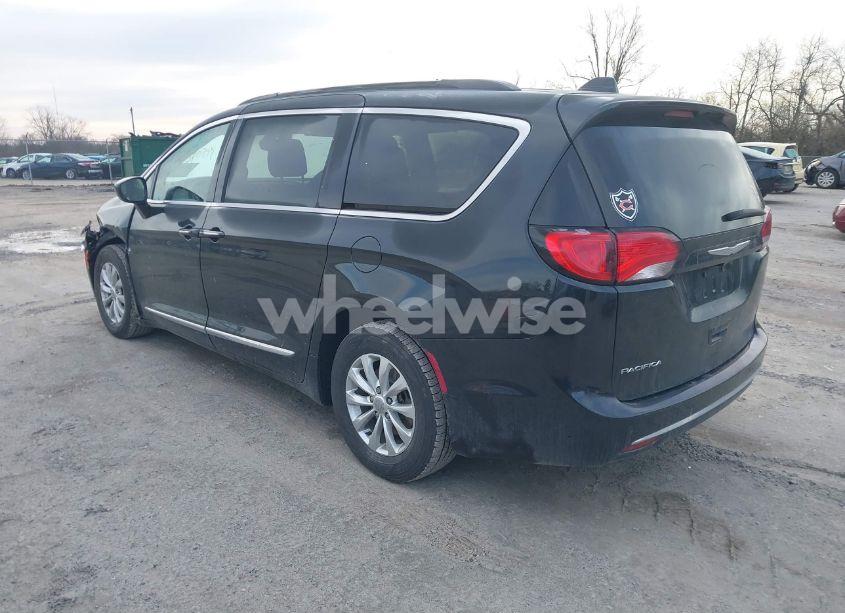 Photo 3 of 2017 Chrysler Pacifica TOURING-L (VIN 2C4RC1BG4HR507757)