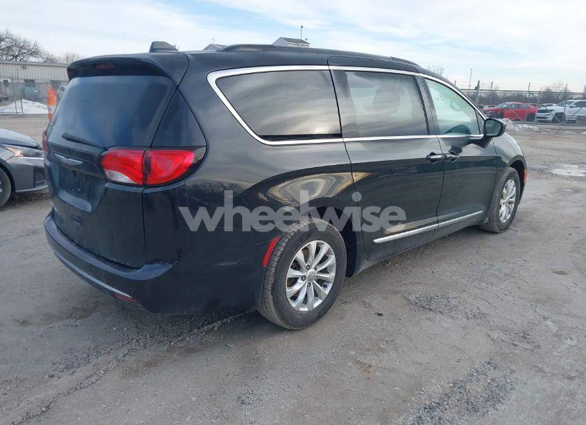 Photo 4 of 2017 Chrysler Pacifica TOURING-L (VIN 2C4RC1BG4HR507757)