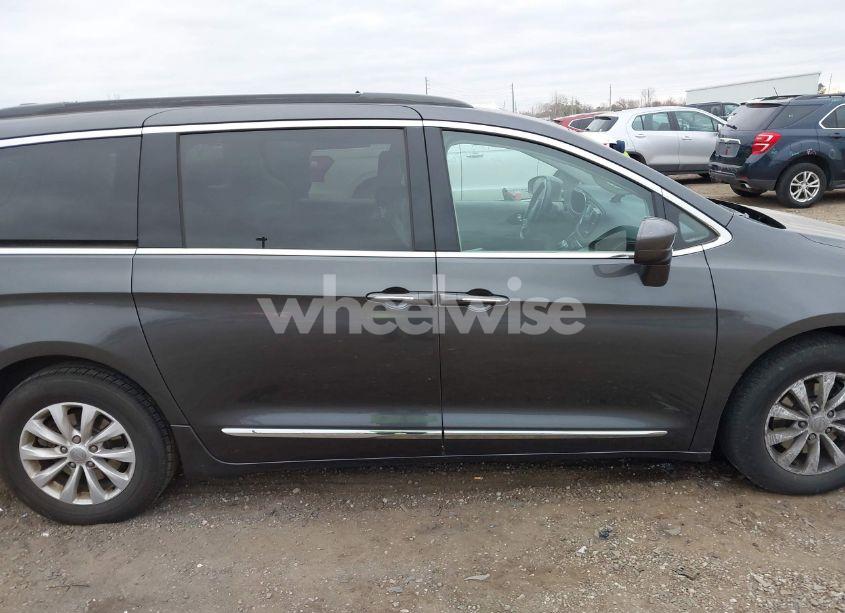 Photo 14 of 2017 Chrysler Pacifica TOURING-L (VIN 2C4RC1BG4HR537826)