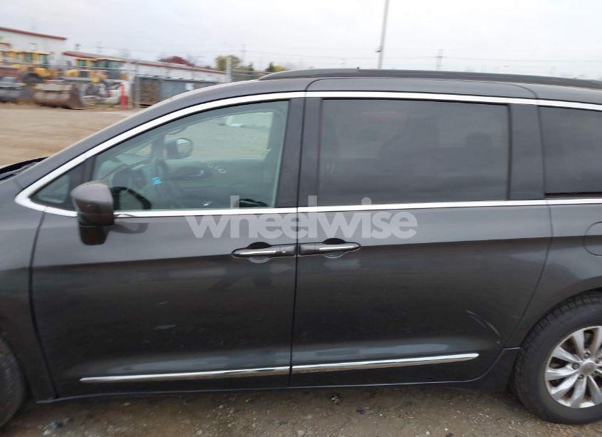 Photo 15 of 2017 Chrysler Pacifica TOURING-L (VIN 2C4RC1BG4HR537826)