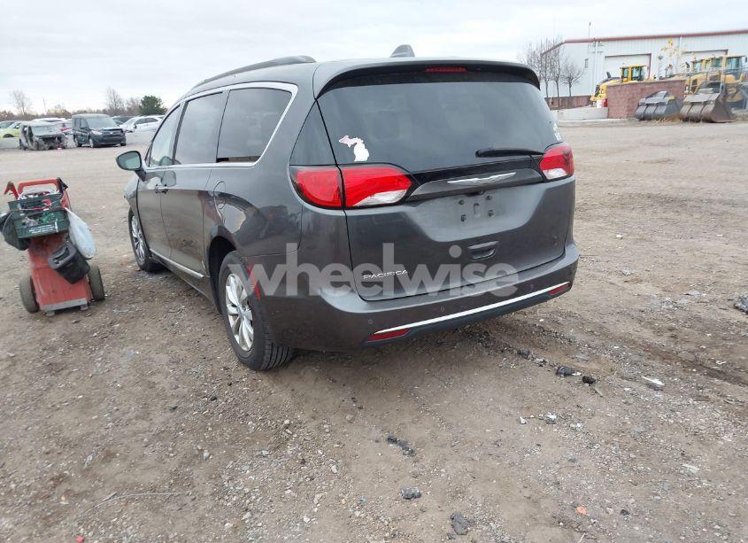 Photo 3 of 2017 Chrysler Pacifica TOURING-L (VIN 2C4RC1BG4HR537826)