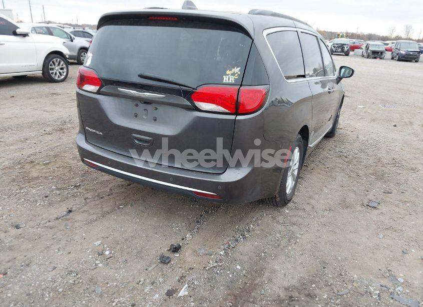 Photo 4 of 2017 Chrysler Pacifica TOURING-L (VIN 2C4RC1BG4HR537826)