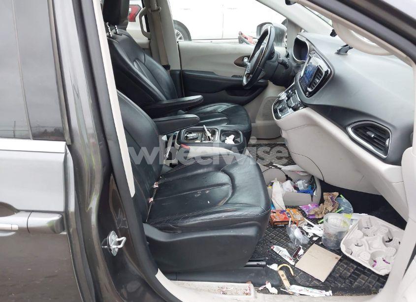 Photo 5 of 2017 Chrysler Pacifica TOURING-L (VIN 2C4RC1BG4HR537826)