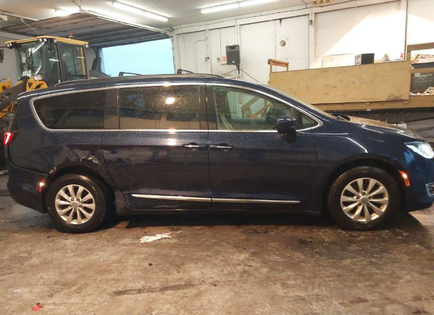 Photo 13 of 2017 Chrysler Pacifica TOURING-L (VIN 2C4RC1BG4HR599095)