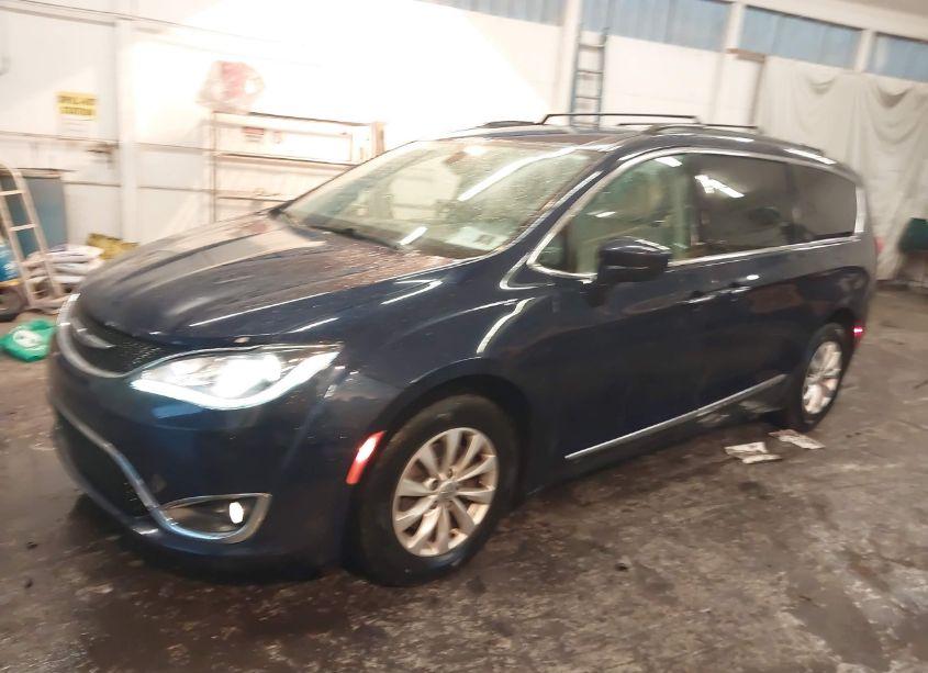 Photo 2 of 2017 Chrysler Pacifica TOURING-L (VIN 2C4RC1BG4HR599095)