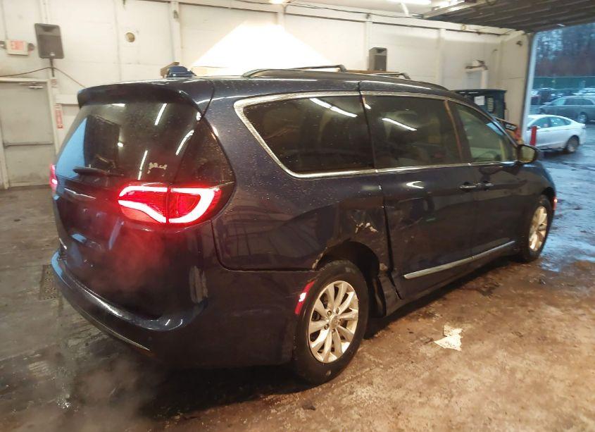 Photo 4 of 2017 Chrysler Pacifica TOURING-L (VIN 2C4RC1BG4HR599095)