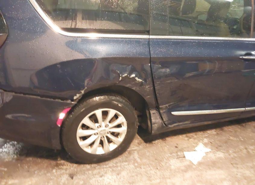 Photo 6 of 2017 Chrysler Pacifica TOURING-L (VIN 2C4RC1BG4HR599095)