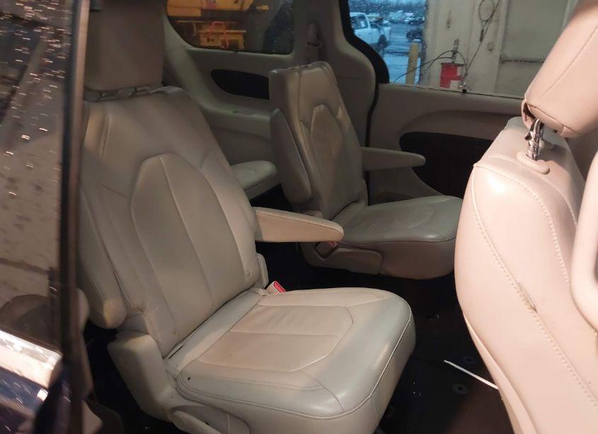 Photo 8 of 2017 Chrysler Pacifica TOURING-L (VIN 2C4RC1BG4HR599095)