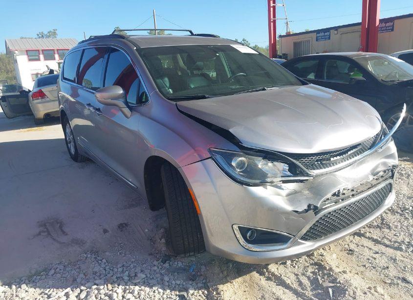 2017 Chrysler Pacifica TOURING-L (VIN 2C4RC1BG4HR688715) main photo