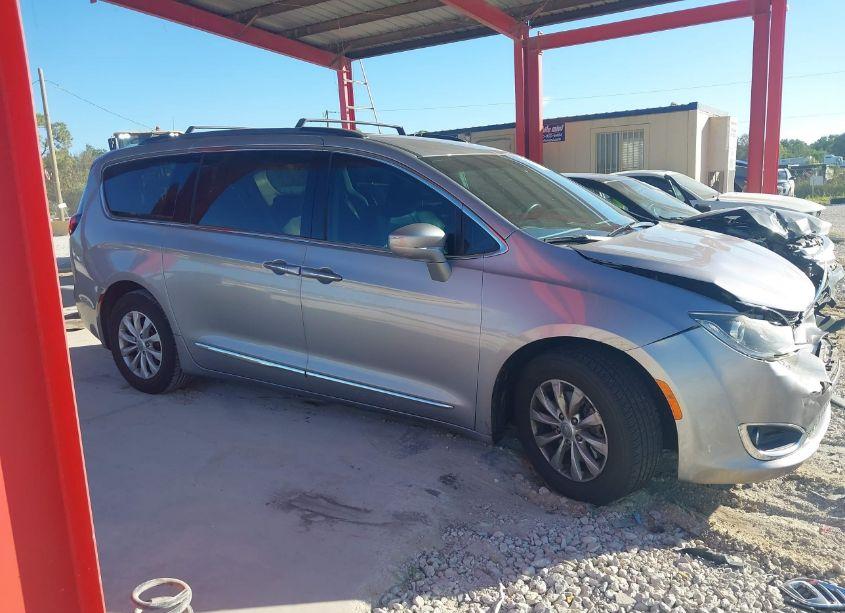 Photo 13 of 2017 Chrysler Pacifica TOURING-L (VIN 2C4RC1BG4HR688715)