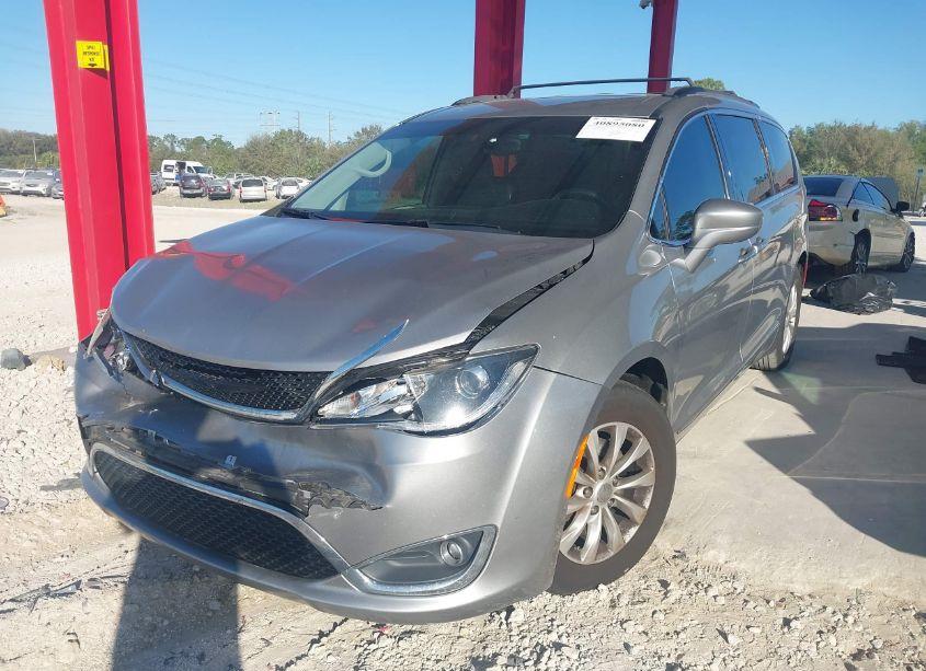 Photo 2 of 2017 Chrysler Pacifica TOURING-L (VIN 2C4RC1BG4HR688715)