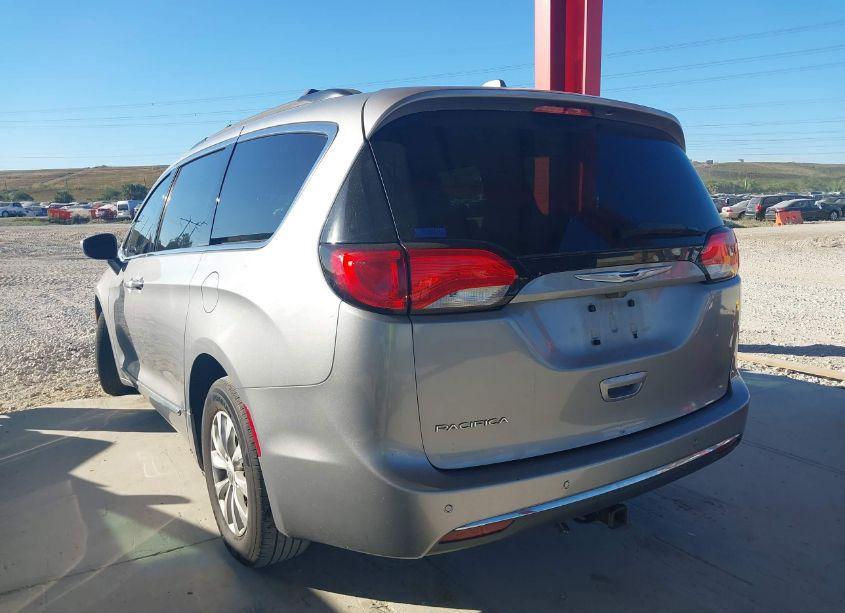 Photo 3 of 2017 Chrysler Pacifica TOURING-L (VIN 2C4RC1BG4HR688715)