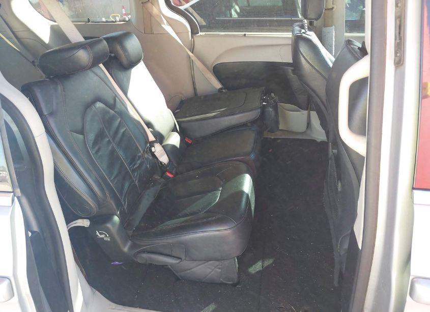 Photo 8 of 2017 Chrysler Pacifica TOURING-L (VIN 2C4RC1BG4HR688715)