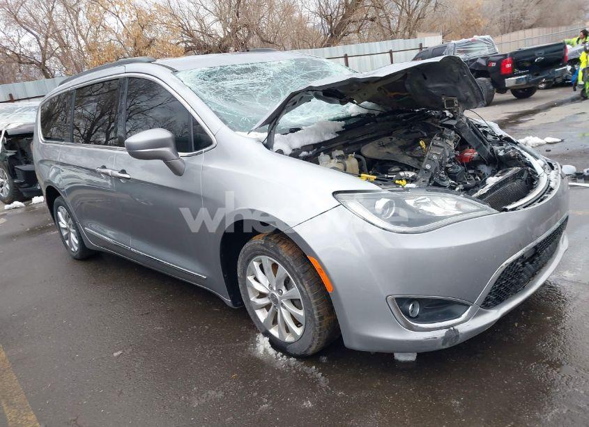 2017 Chrysler Pacifica TOURING-L (VIN 2C4RC1BG4HR815916) main photo