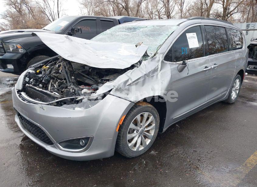 Photo 2 of 2017 Chrysler Pacifica TOURING-L (VIN 2C4RC1BG4HR815916)