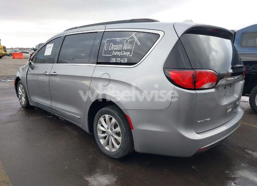 Photo 3 of 2017 Chrysler Pacifica TOURING-L (VIN 2C4RC1BG4HR815916)